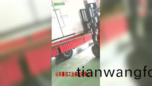 設備裝貨(huo)現(xiàn)(xian)場待(dai)髮(fa)貨
